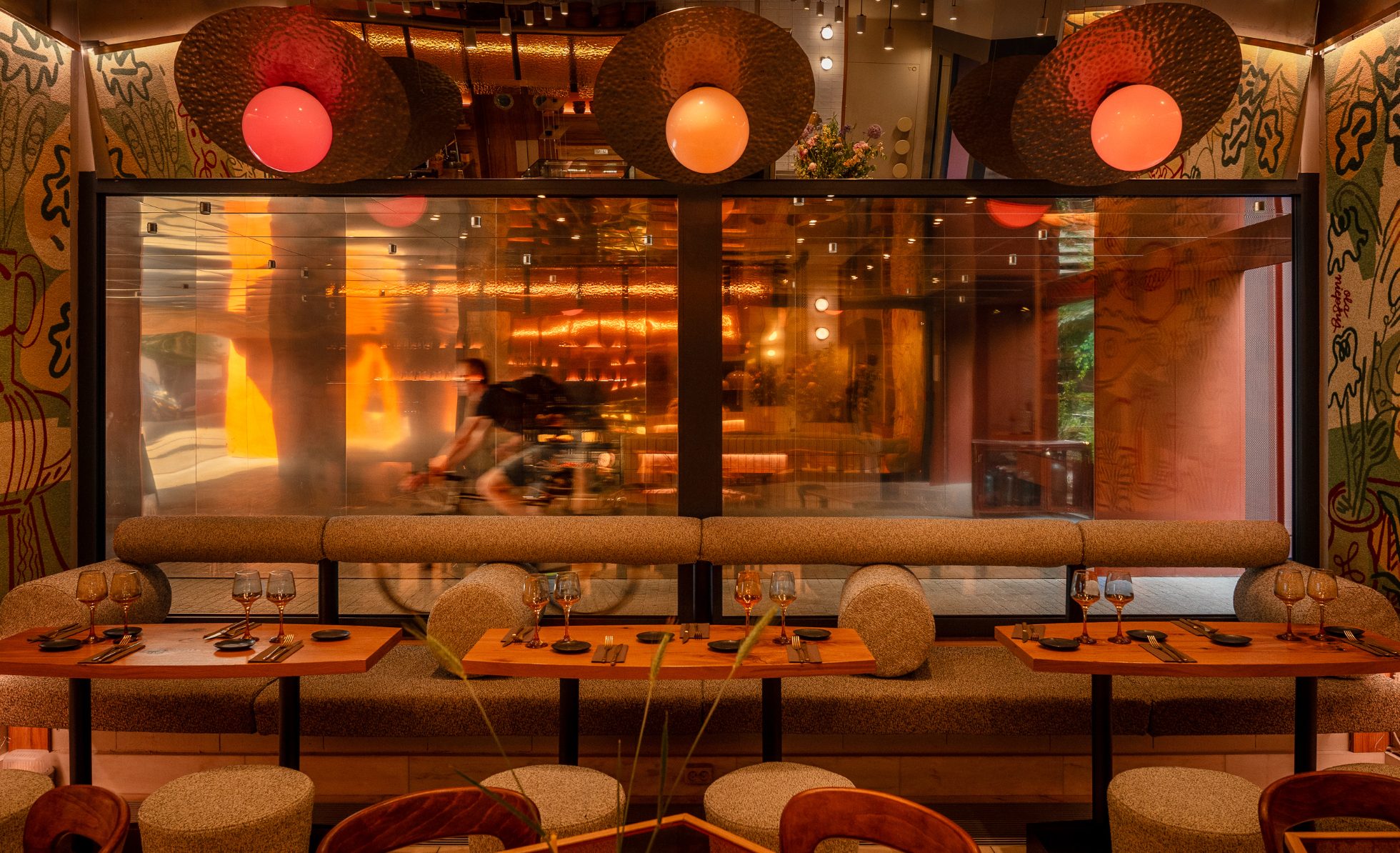 Wnętrze restauracji Wyraj w Warszawie