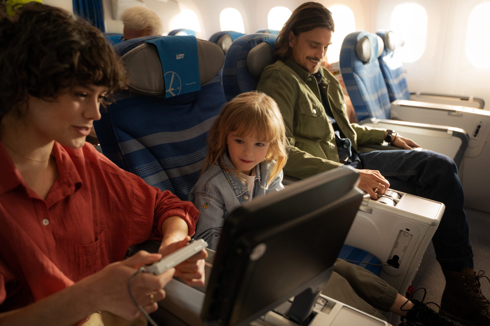 Une petite fille profite des installations pour enfants à bord du Dreamliner