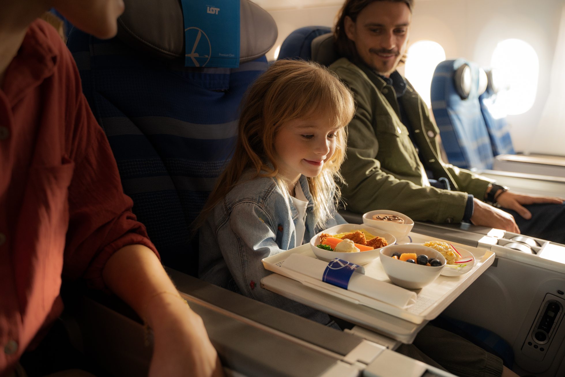 Une petite fille profite des installations pour enfants à bord du Dreamliner