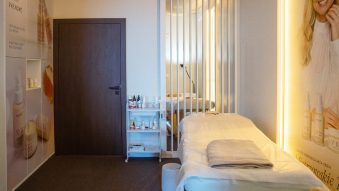 Salonik SPA z łóżkiem do masażu