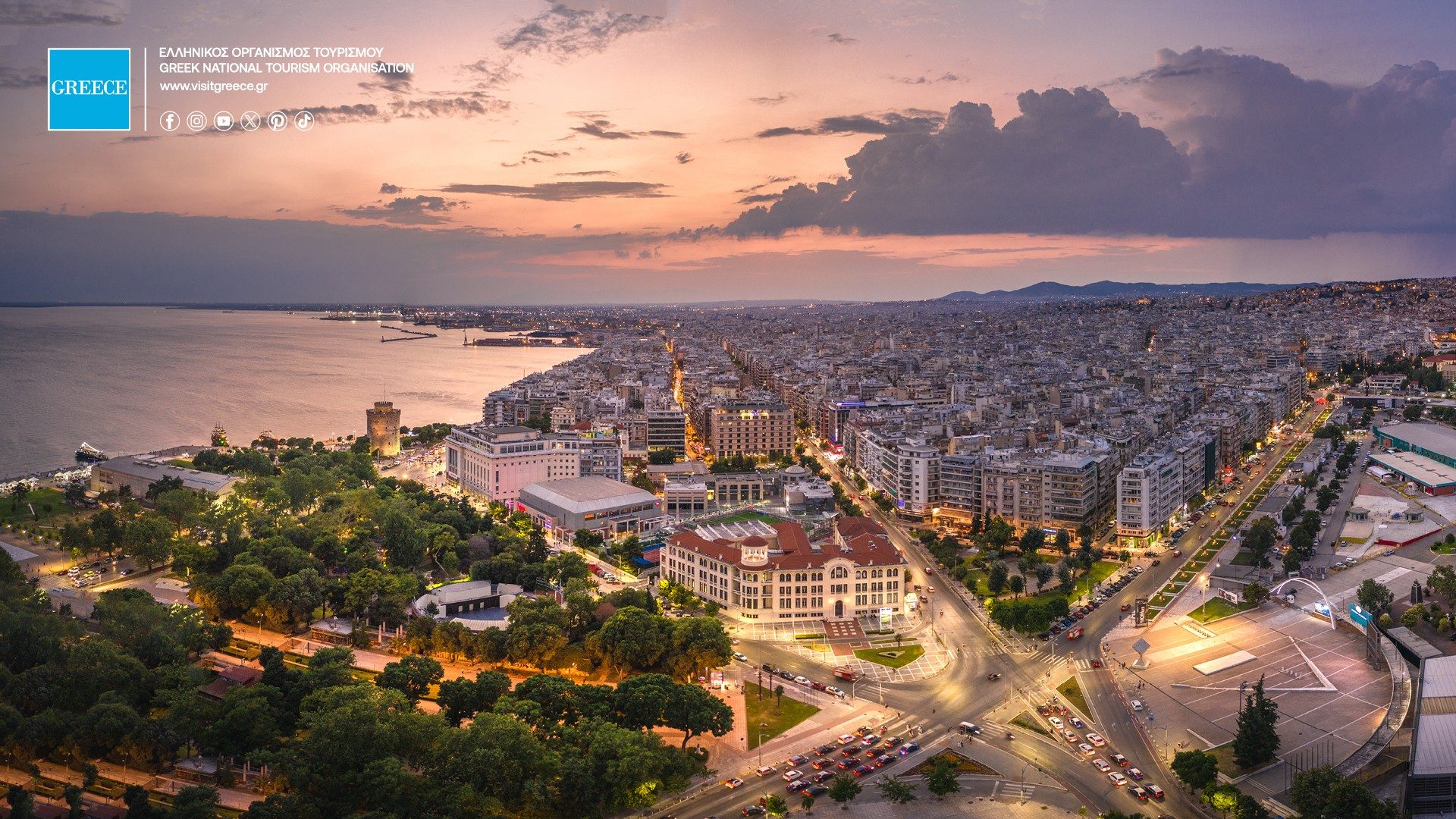 Panorama Salonik po zachodzie słońca