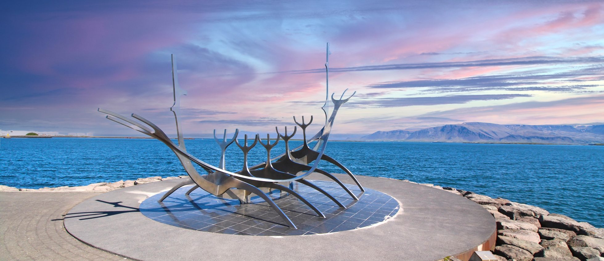 Rzeźba Sun Voyager przedstawiająca łódź wikińską w Reykjaviku