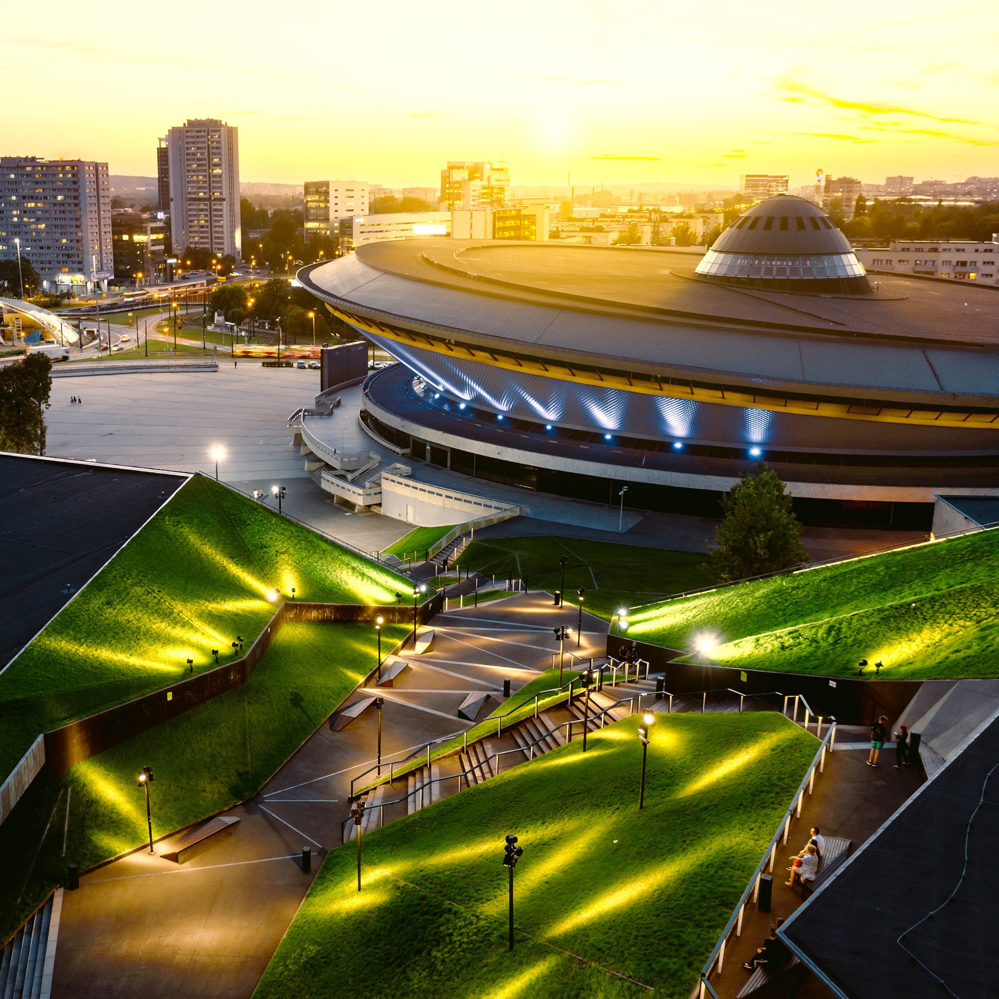 emblemático edificio con forma de platillo espacial