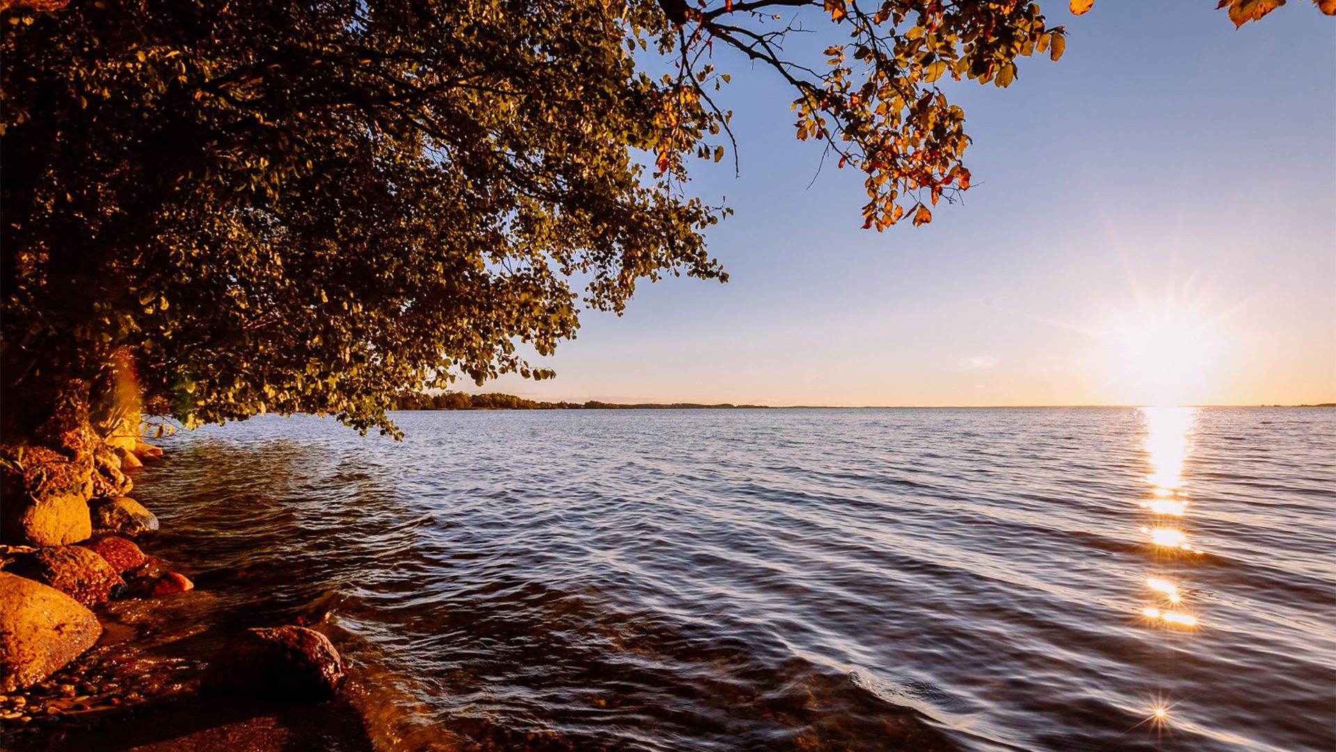 Lake Śniardwy during sunset