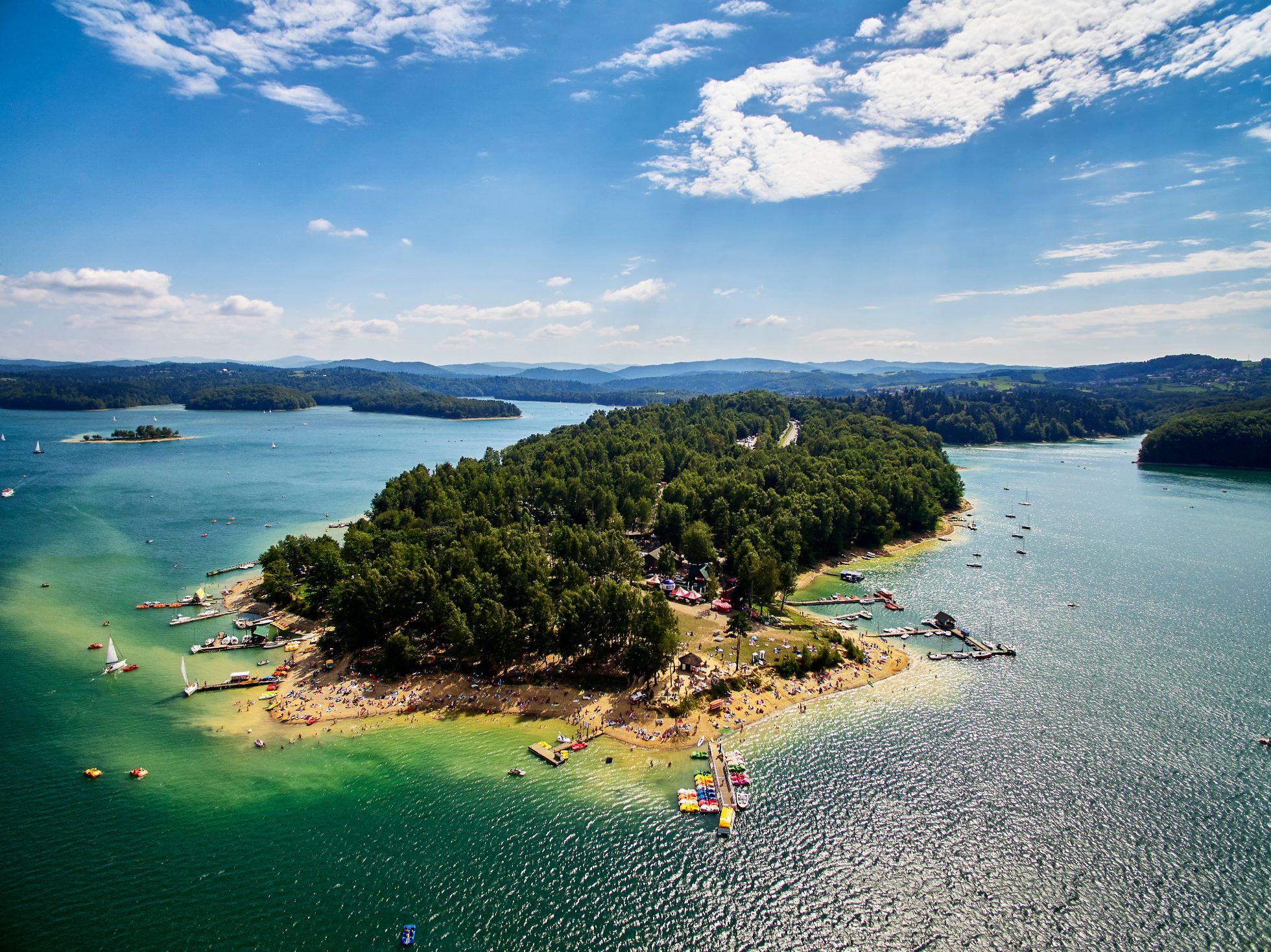 Plaża przy Jeziorze Solińskim