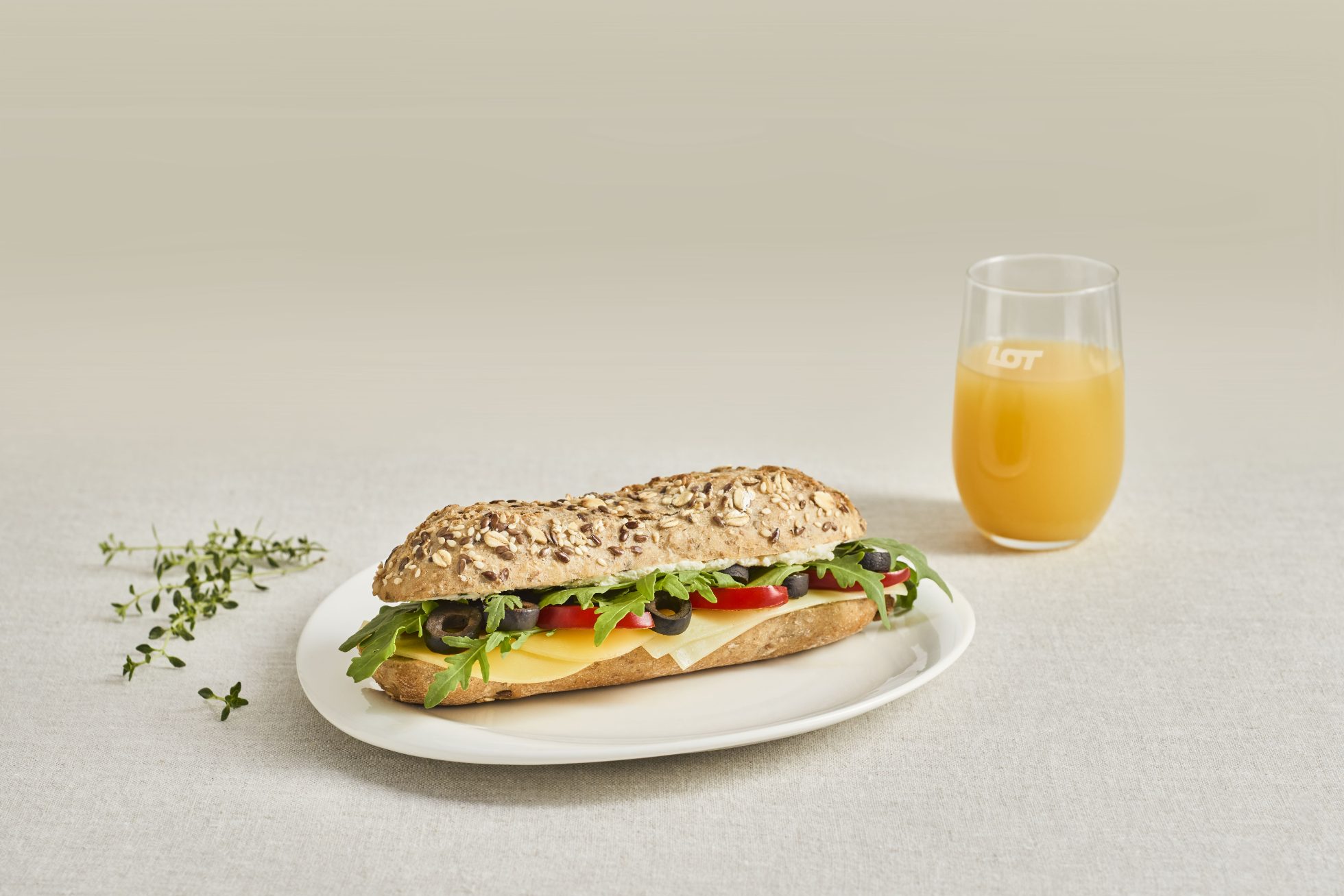 Sandwich and juice set.