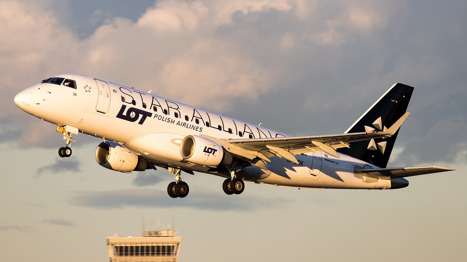 Embraer 170 in painting Star Alliance starting from Chopin Airport